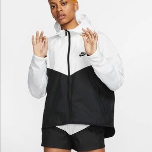 Nike 2 tone black and white women windbreaker